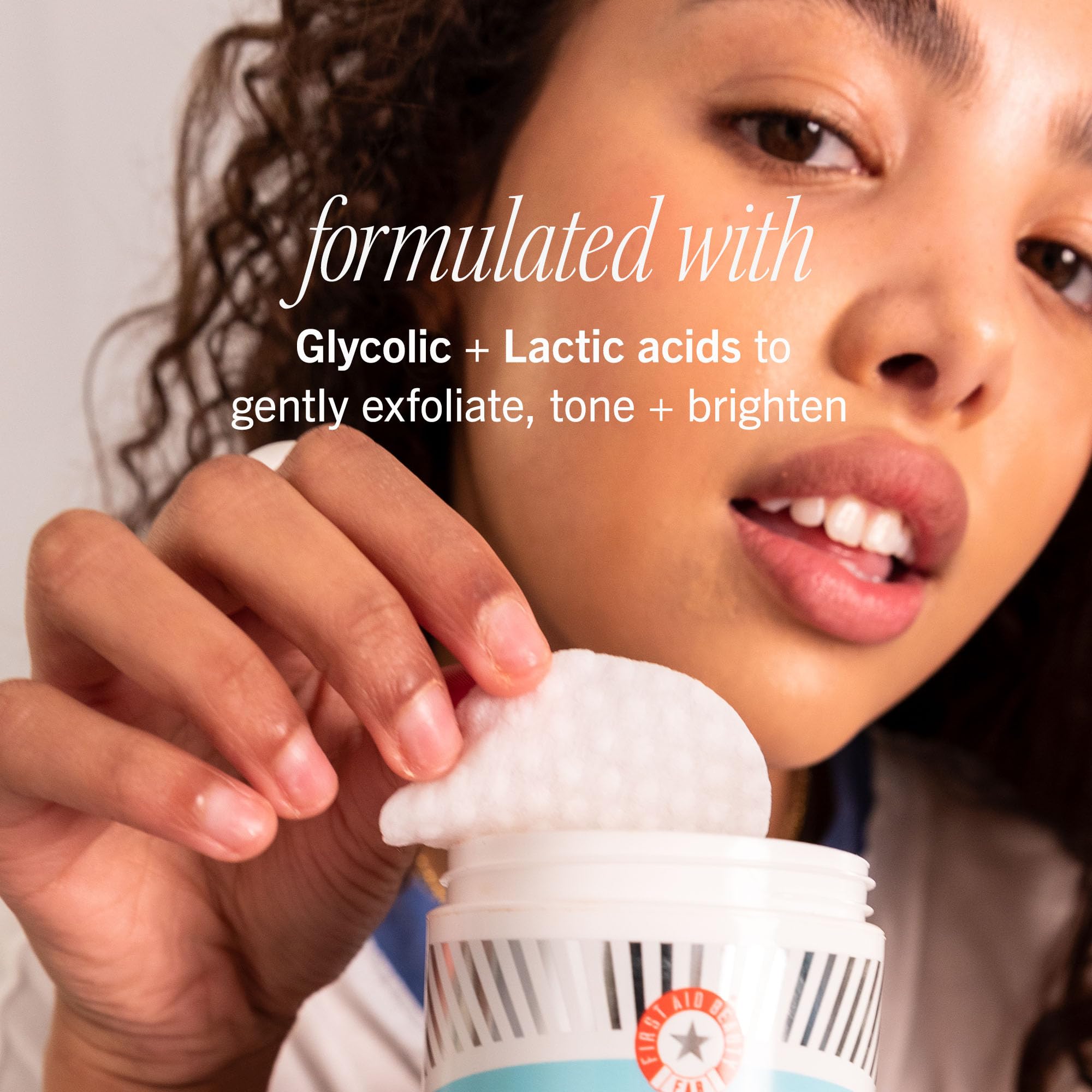 First Aid Beauty - Facial Radiance Pads with Glycolic & Lactic Acids, Daily Exfoliating Pads with AHA, Visibly Smaller Pores, Help Tone & Brighten Skin, One-Step Makeup Prep, Compostable, 28 First Aid Beauty Au supplements