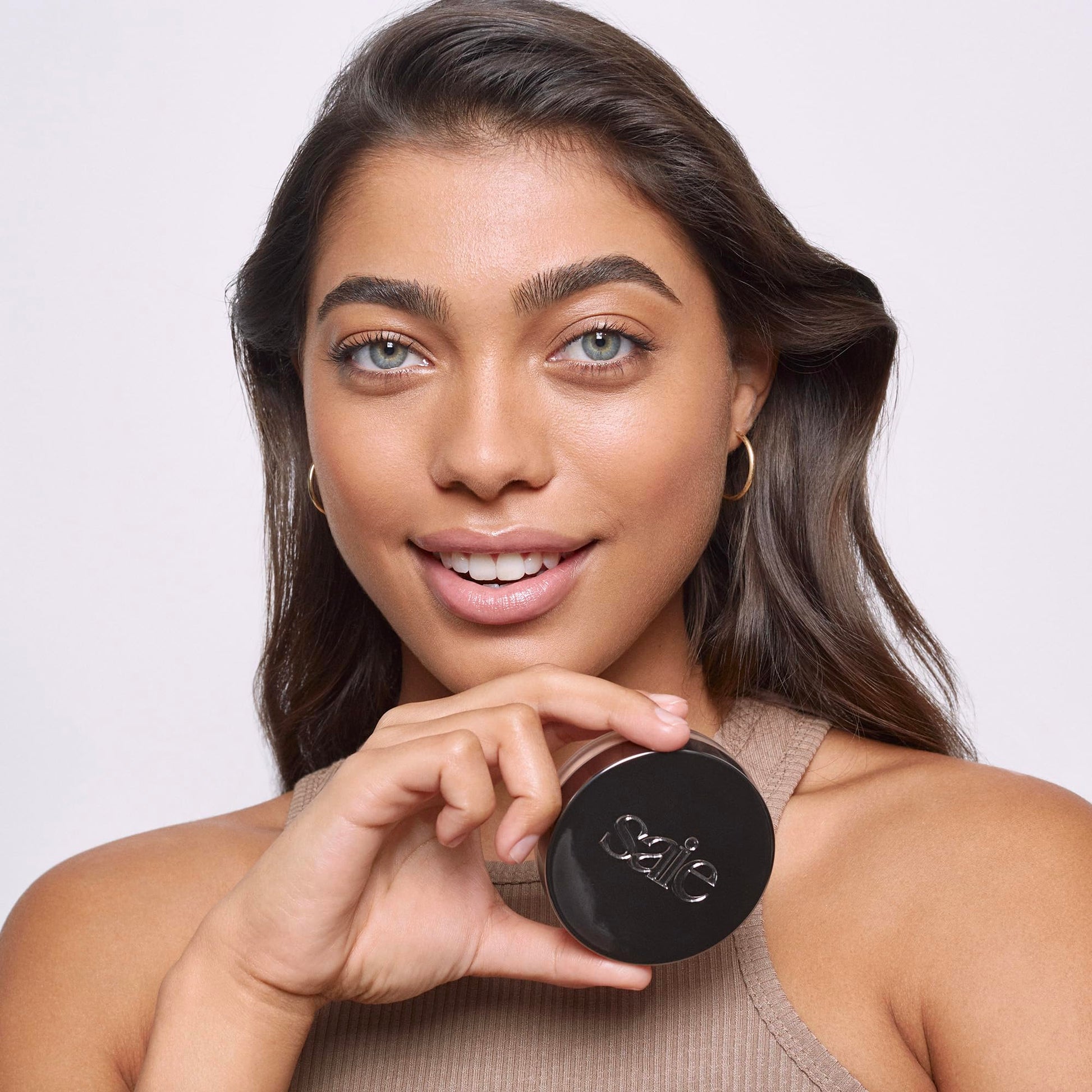 Saie Face Powder Duo, Medium - The Fluffy Brush, Soft, Multi-Use Targeted Powder Brush With Tapered Tip & Airset Radiant Loose Setting Powder, Translucent Medium (0.14 oz) - Vegan, Cruelty-Fee Saie Au supplements